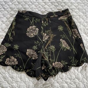 Wilfred Flowery Scalloped Hem Shorts Size 8
